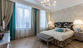 Оформление окна в спальне