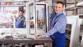 Как выбрать компанию по остеклению окон