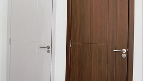 Входные двери ПВХ в интерьере: фото идей